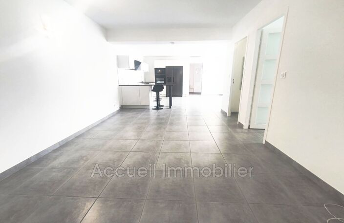 P3 rez-de-jardin en angle avec entrée indépendante.<BR>Garage att — photo 3