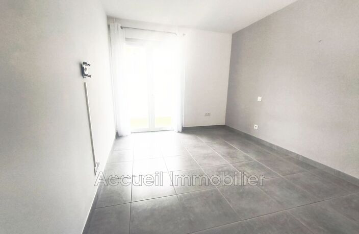 P3 rez-de-jardin en angle avec entrée indépendante.<BR>Garage att — photo 5