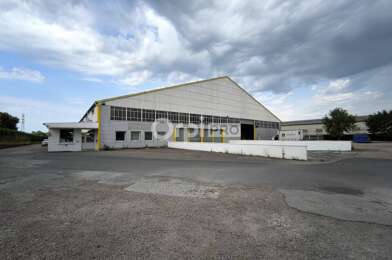 Local industriel  8700 €