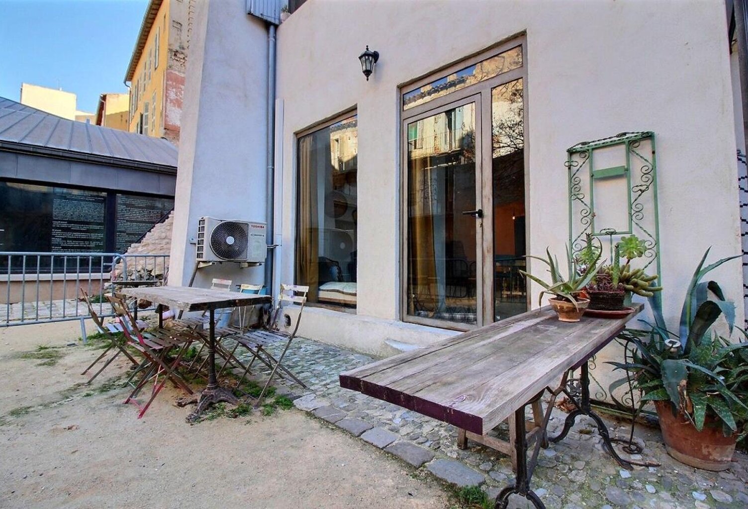 Bien Commercial À Vendre appartement de 57m² avec une bel terrasse de 15m² situé rue Thubaneau 13001 Marseille 1er — photo 1