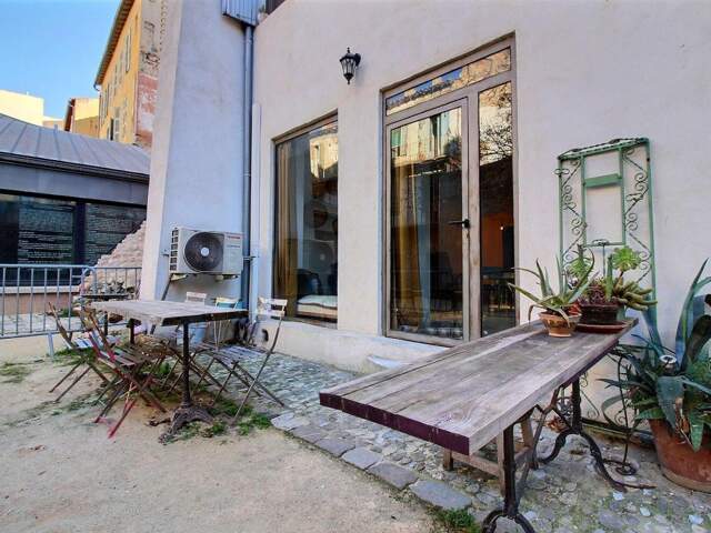 Bien Commercial À Vendre appartement de 57m² avec une bel terrasse de 15m² situé rue Thubaneau 13001 Marseille 1er — photo du bien
