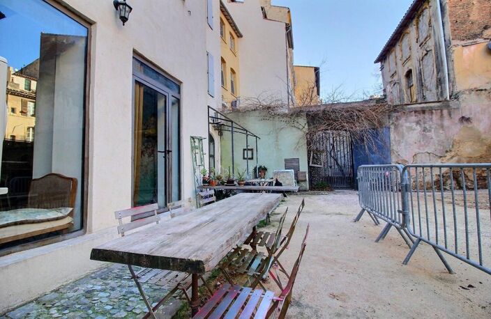 Bien Commercial À Vendre appartement de 57m² avec une bel terrasse de 15m² situé rue Thubaneau 13001 Marseille 1er — photo 2