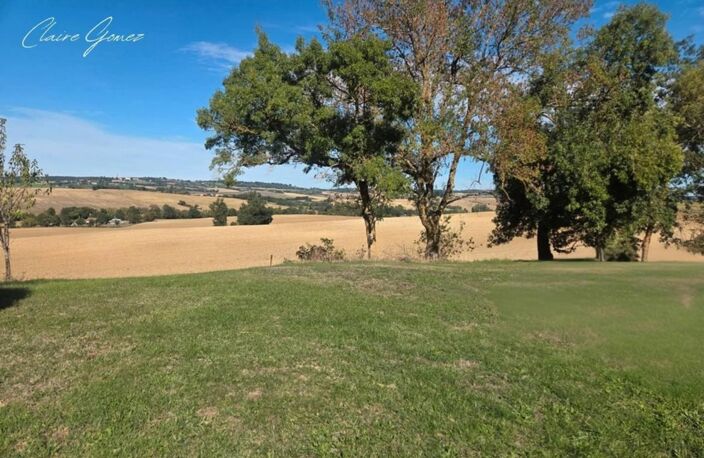 Terrain constructible de 2 700 m² avec vue dominante – À 3 min de Cologne (32) — photo 2