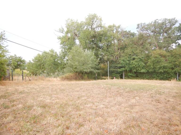 Terrain à bâtir situé sur la commune de Champcevinel (24) — photo 1