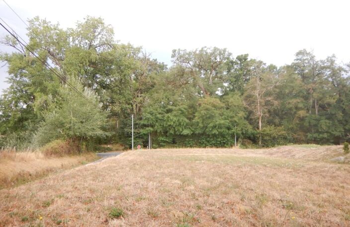 Terrain à bâtir situé sur la commune de Champcevinel (24) — photo 2