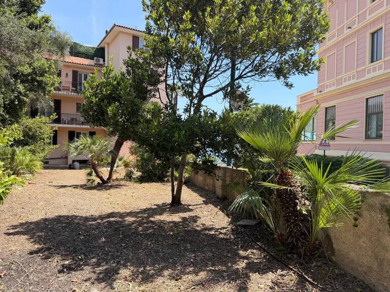 BEAULIEU-SUR-MER – BEAU 2/3 PIÈCES A RAFRAICHIR AVEC JARDIN PRIV — photo 1