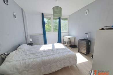 Appartement 4 pièces 830 €