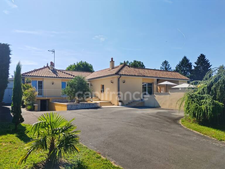 Secteur Bourgogne du Sud 2 km entrée/sortie autoroute A6 Maison à vendre de 180 m² - 6 pièces - terrain de 2 481 m² piscine ! — photo 1