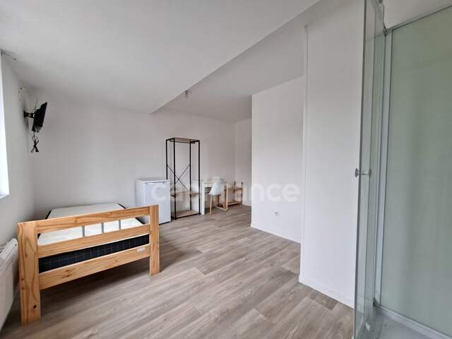 Chambre 14 m² avec salle d'eau et WC privatifs – Colocation meublée – 420 € CC – Roubaix — photo du bien