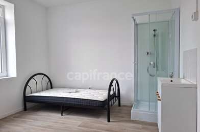 Appartement 7 pièces 400 €
