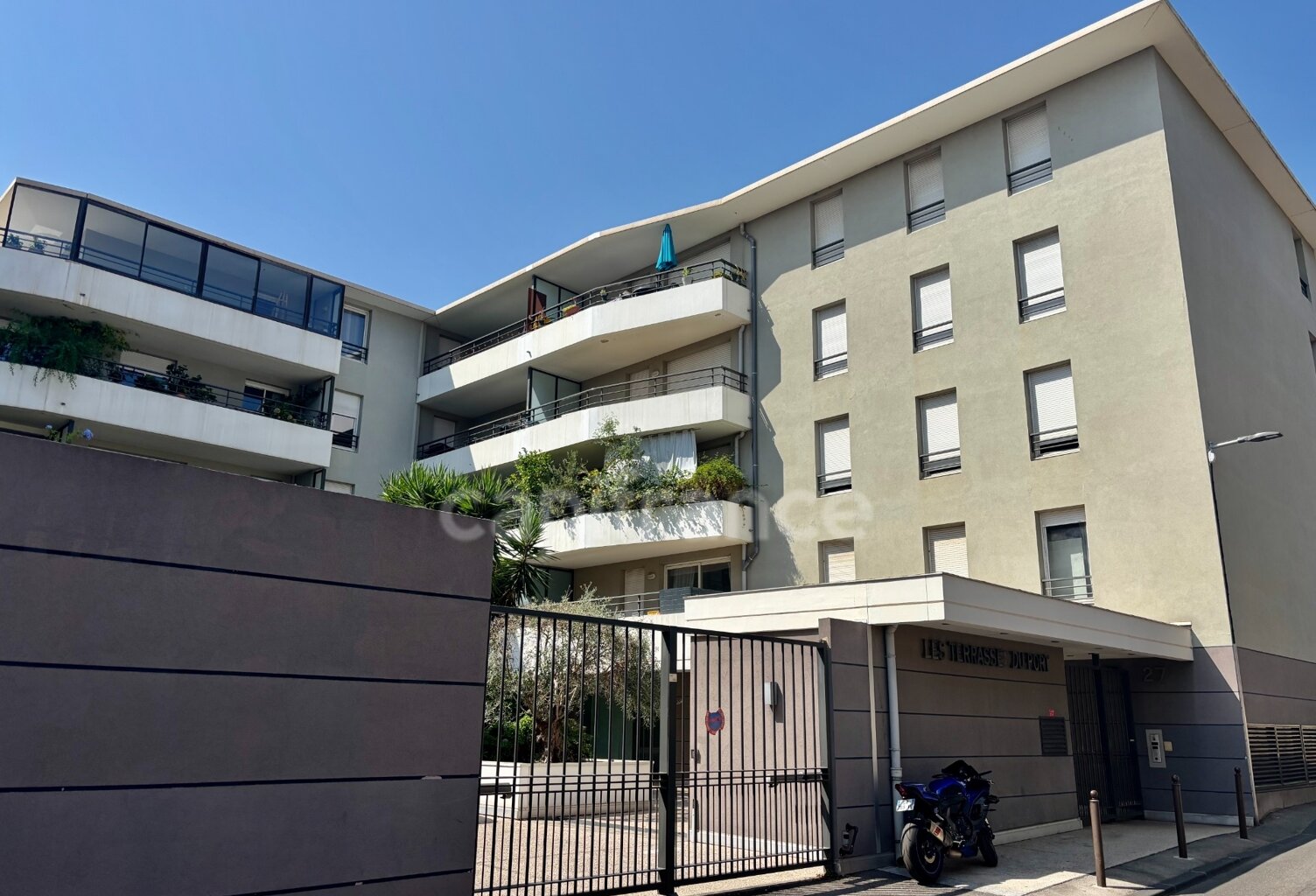 EXCLUSIVITE - LA CIOTAT - APPARTEMENT T2 TERRASSE GARAGE — photo 1
