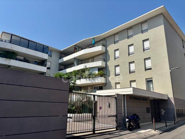 EXCLUSIVITE - LA CIOTAT - APPARTEMENT T2 TERRASSE GARAGE — photo du bien