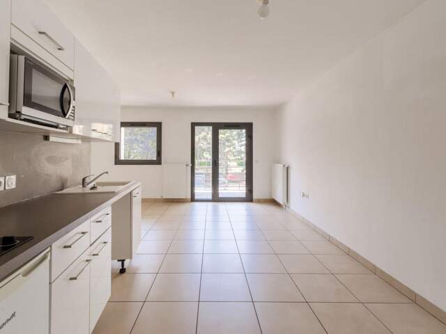 Villeurbanne La Doua – T1 bis - BALCON et PARKING EN SOUS SOL — photo du bien
