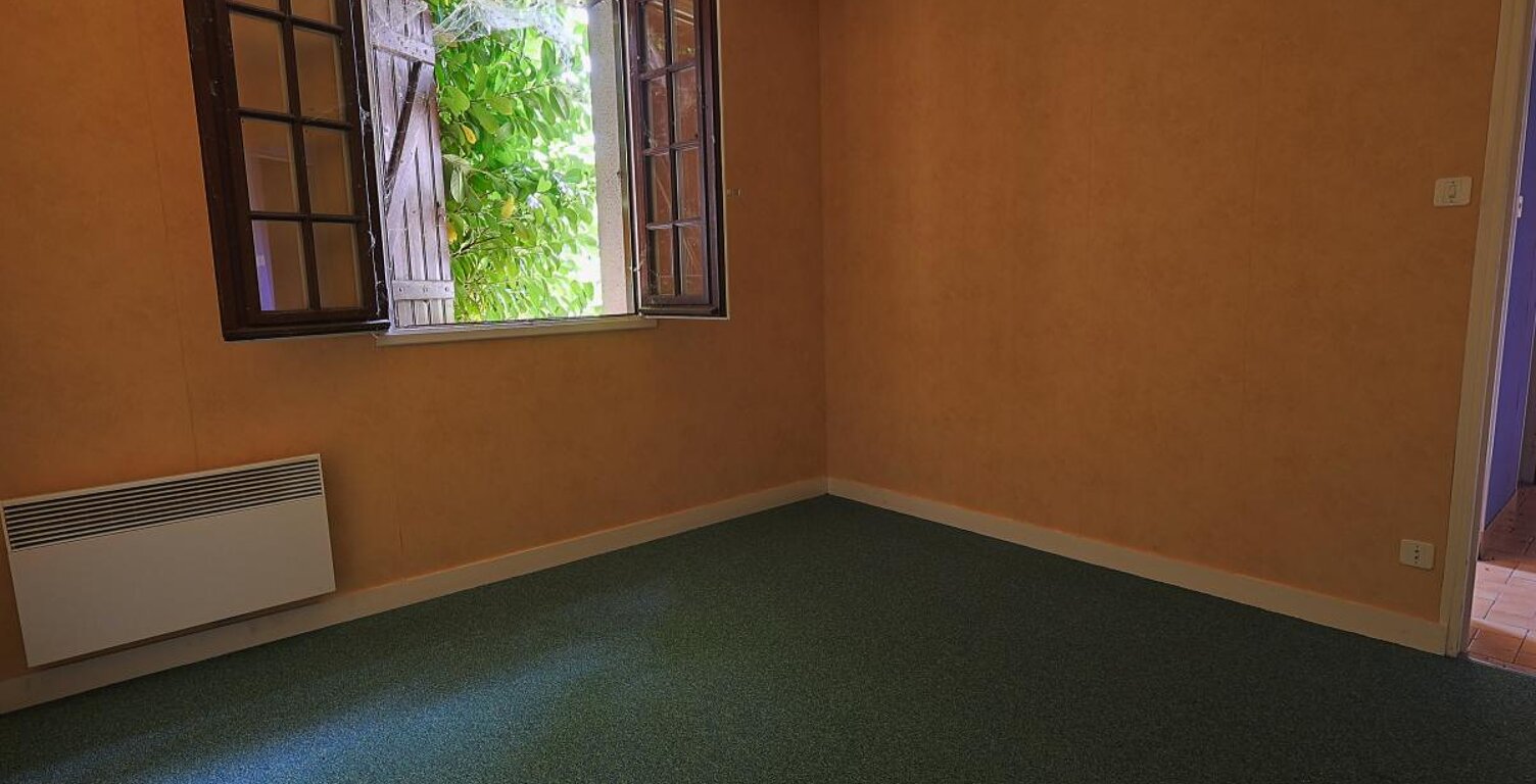Maison - 107 m² - Isigny-le-Buat (50) — photo 1
