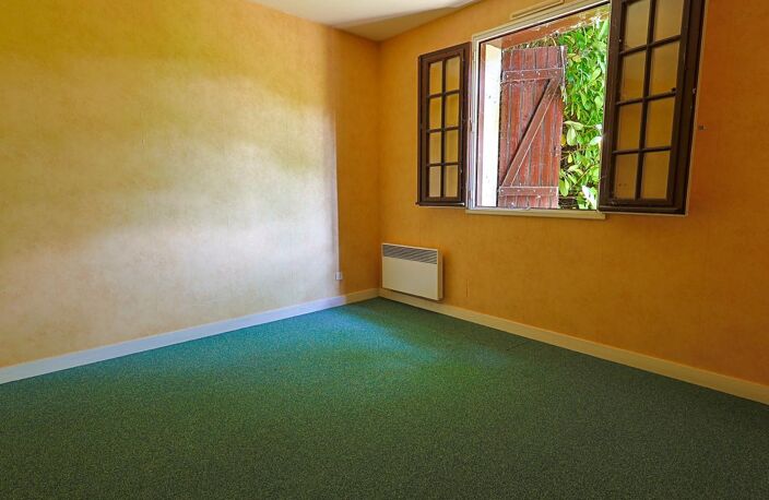 Maison - 107 m² - Isigny-le-Buat (50) — photo 2