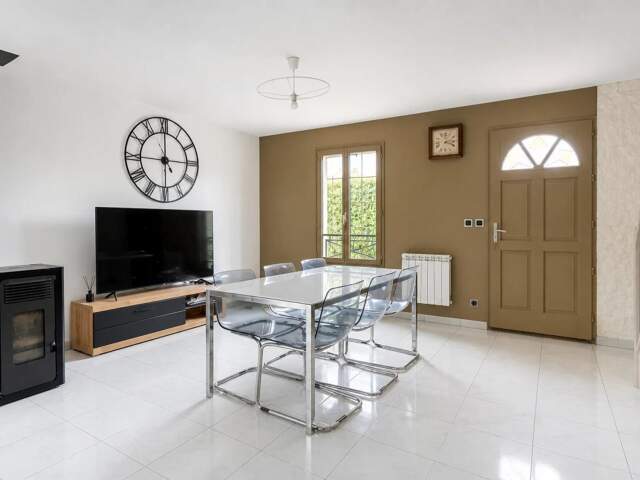​Le Val-d'Hazey : maison 124 m² avec jardin au calme, proche A13 — photo du bien
