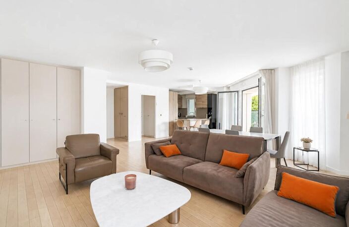 Appartement de 6 pièces de 135.02 m² à Issy-les-Moulineaux — photo 2