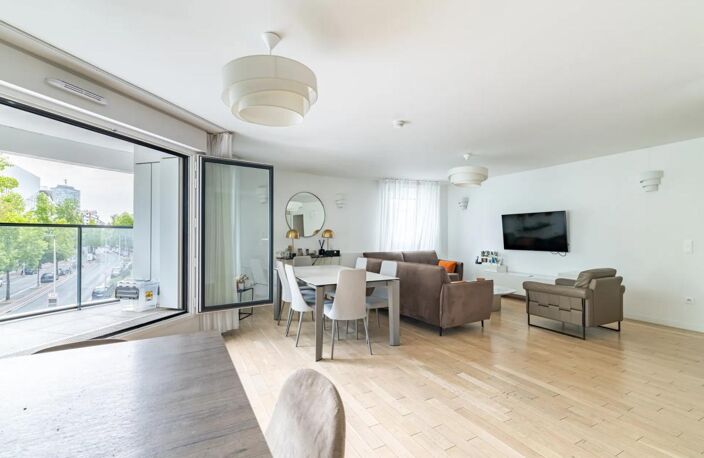 Appartement de 6 pièces de 135.02 m² à Issy-les-Moulineaux — photo 4