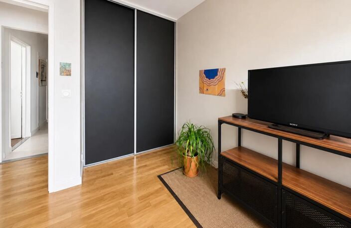 Immeuble de rapport: 3 lots loués: T5, T2, Studio avec 3 garages — photo 2