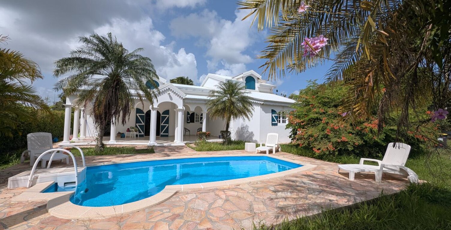 Villa F5 MEUBLEE avec piscine et garage, quartier paisible à 2 pas de toutes commodités — photo 1
