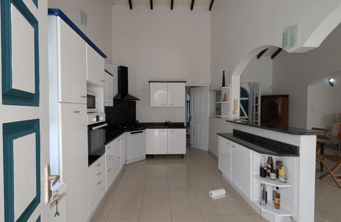 Villa F5 MEUBLEE avec piscine et garage, quartier paisible à 2 pas de toutes commodités — photo 3