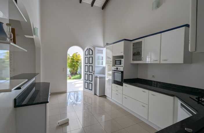 Villa F5 MEUBLEE avec piscine et garage, quartier paisible à 2 pas de toutes commodités — photo 4