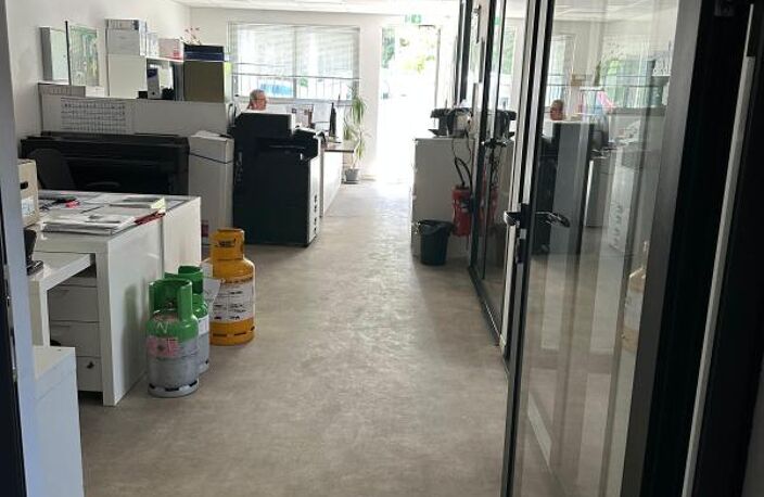 Bien Commercial À Louer 470M2 + PARKINGS — photo 3