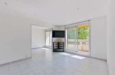 Appartement À Vendre Grand T3 Décines — photo du bien