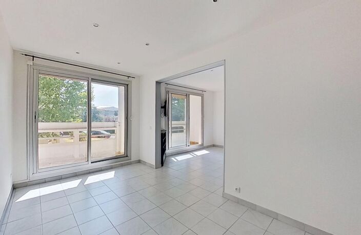 Appartement À Vendre Grand T3 Décines — photo 4