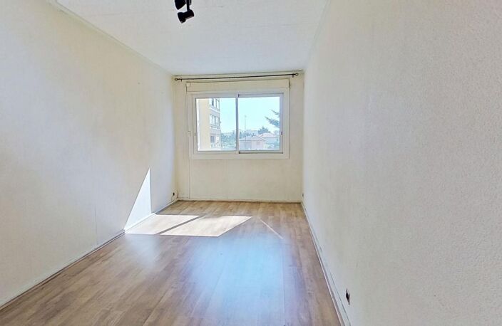 Appartement À Vendre Grand T3 Décines — photo 5