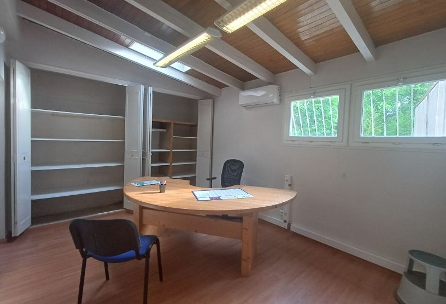Bien Commercial À Louer — photo 1