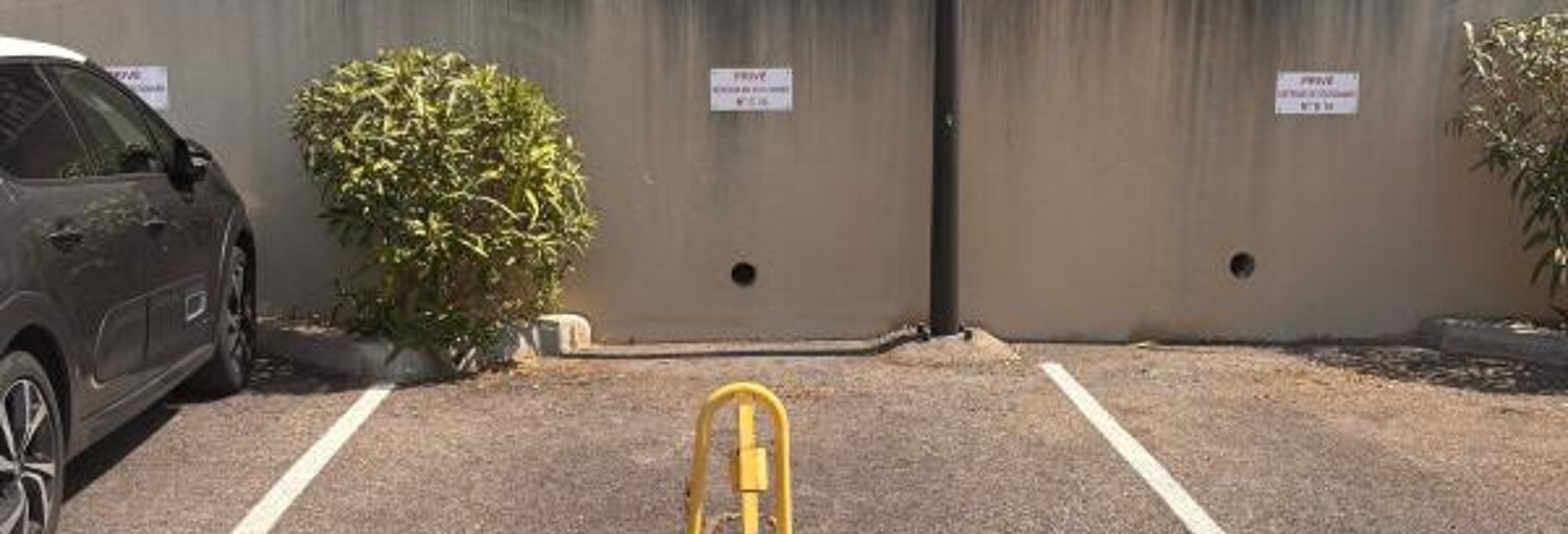 Garage   m² à louer à Saint-Mandrier-sur-Mer (83430)