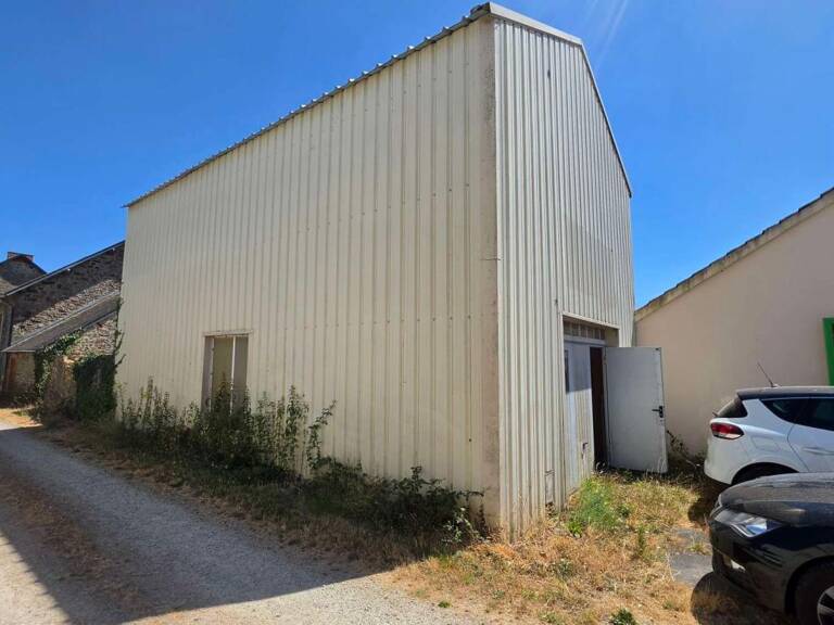 Ancien atelier à transformer en habitation - La Boissière-de-Montaigu — photo 1
