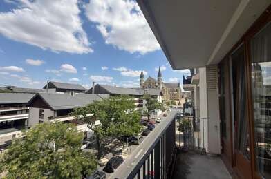 Appartement 4 pièces 854 €