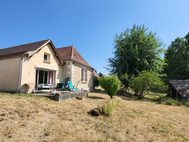 24140 Eyraud Crempse Maurens Maison ancienne en pierres  et petite grange sur parcelle de 3093 m² — photo du bien