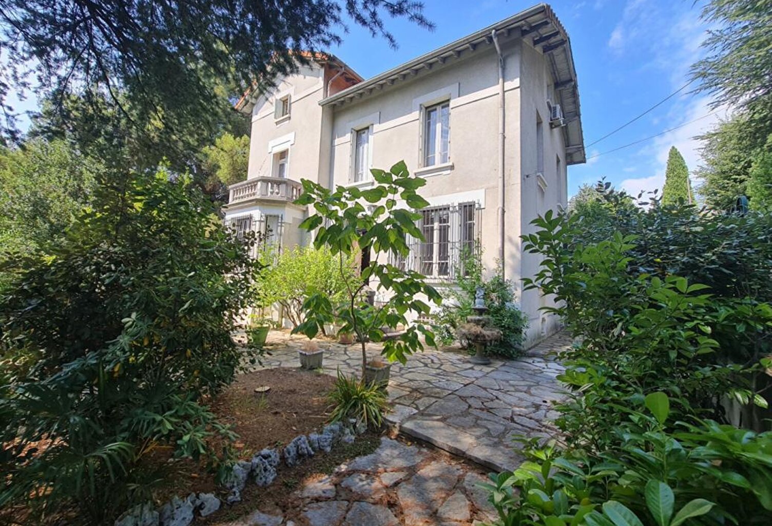 Alès - Maison Bourgeoise 330 m2 sur 1500m² de terrain clos — photo 1