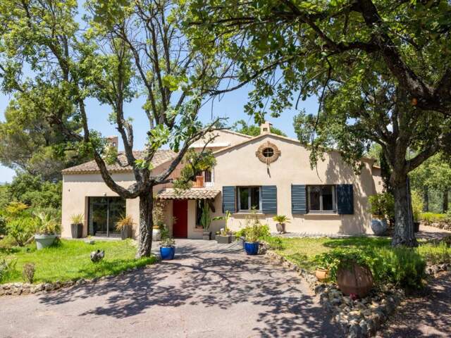 FREJUS - Hameau de Valescure - Villa 175 m² , dépendance, 4 chambres — photo du bien