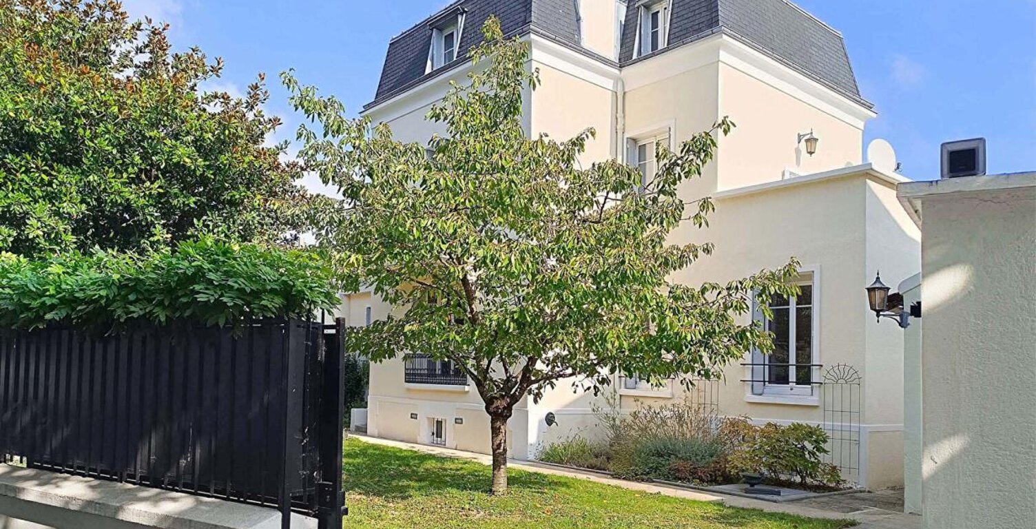 Maison Bourgeoise proche RER A 10 pièces 240m² NEUILLY-PLAISANCE (93360) — photo 1