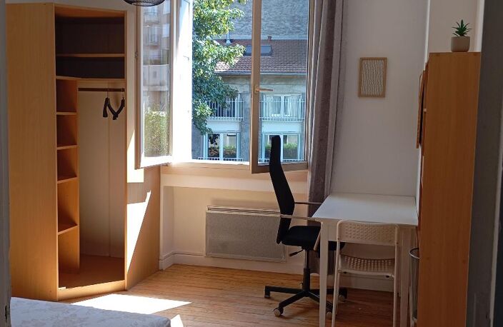 Location appartement 3 pièces 64 m² à Saint-Étienne (42100) — photo 2