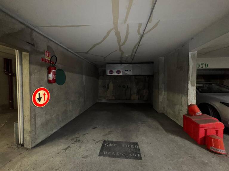 Garage   — photo 1