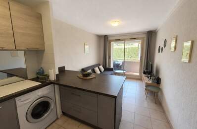Appartement T2 avec balcon, cave et piscine — photo du bien