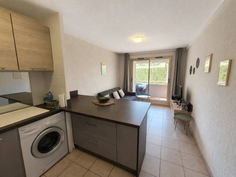 Appartement T2 avec balcon, cave et piscine — photo 1