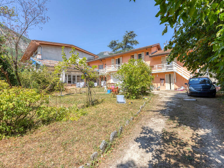 Isère (38) La Tronche -Maison Atypique 220 m2 sur terrain ar — photo 1