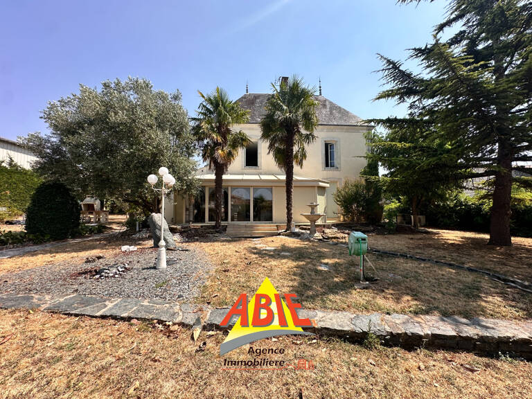 Belle maison de maître à vendre   Benet — photo 1
