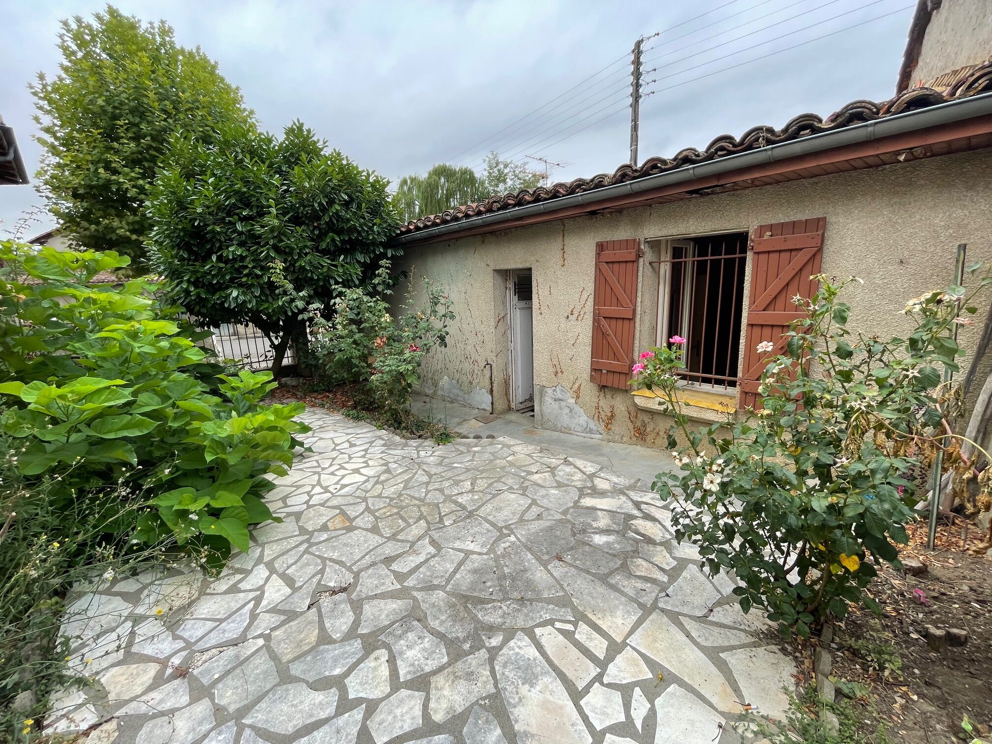 MAISON DE PLAIN PIED + GARAGE  AVEC JARDINS