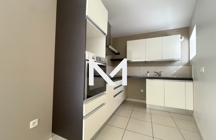 GRENOBLE VICTOR HUGO - T4 - immeuble récent — photo 2