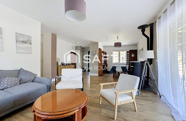 Une maison, chaleureuse, confortable et fonctionnelle — photo 3