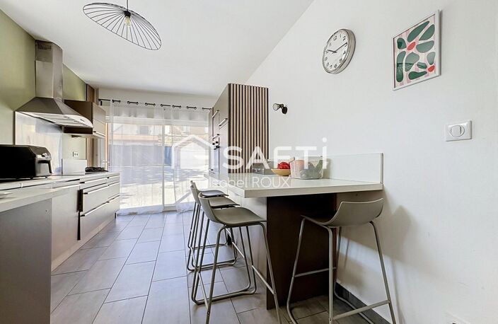 Une maison, chaleureuse, confortable et fonctionnelle — photo 5