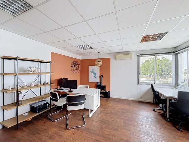 A louer local commercial 85 m² agréable et équipé — photo du bien