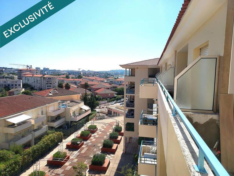 Appartement rénové au dernier étage avec aperçu mer — photo 1